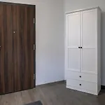 Garbary 104 - Modern Apt Near Old Town - King Bed - Free Parking