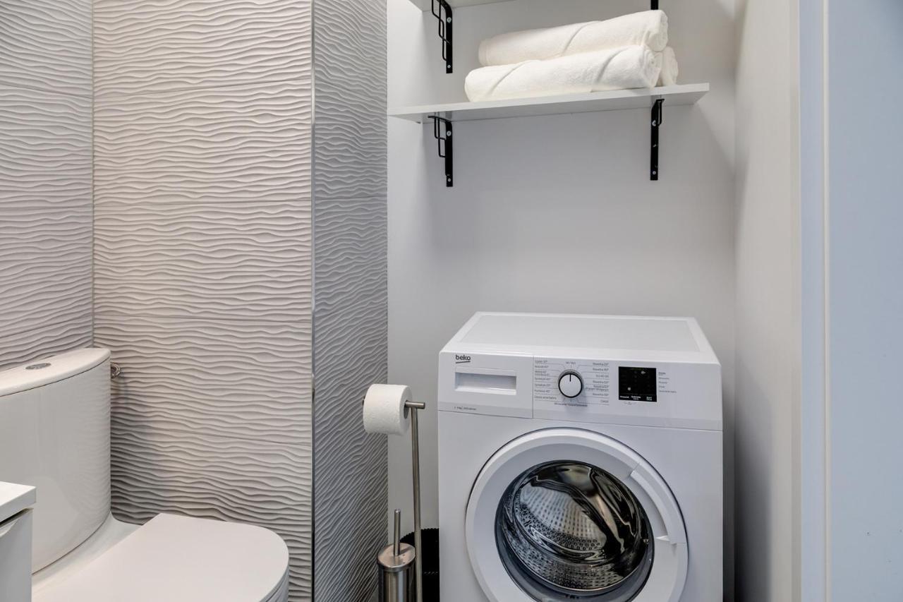 Garbary 104 - Modern Near Old Town - King Bed - Free Parking Apartament