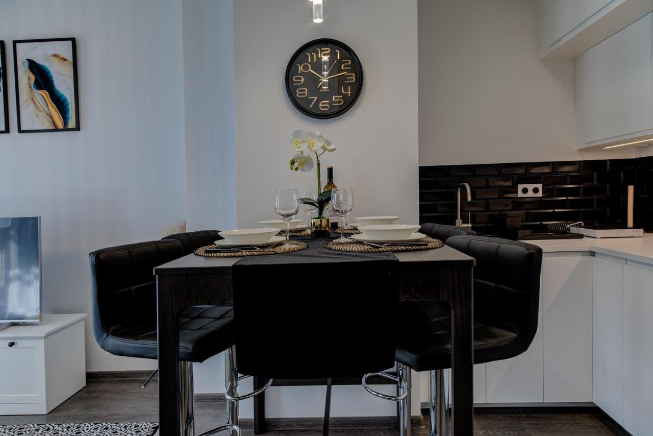 Garbary 104 - Modern Near Old Town - King Bed - Free Parking Apartament